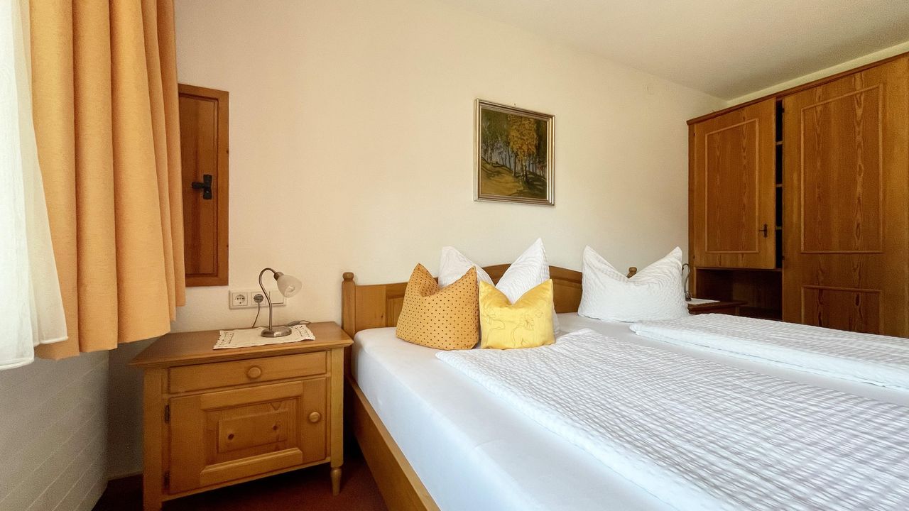 Doppelzimmer1_Bett 13 FeWo Wilma Doppelzimmer1_Bett 13 FeWo Wilma